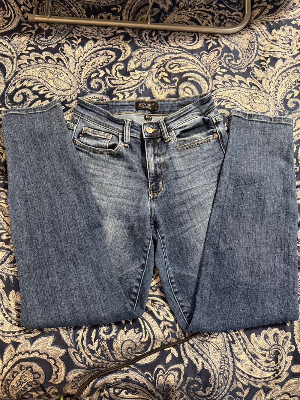 Judy Blue Medium Blue Straight Leg Jeans